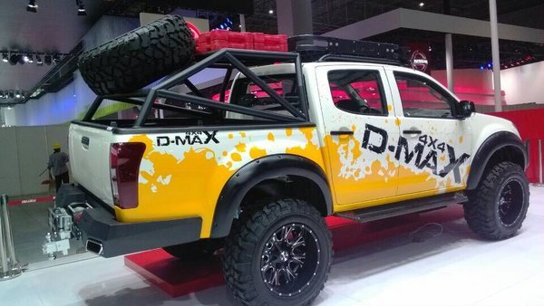 �Ϻ���չ��������ʮ��D-MAX���ư�����