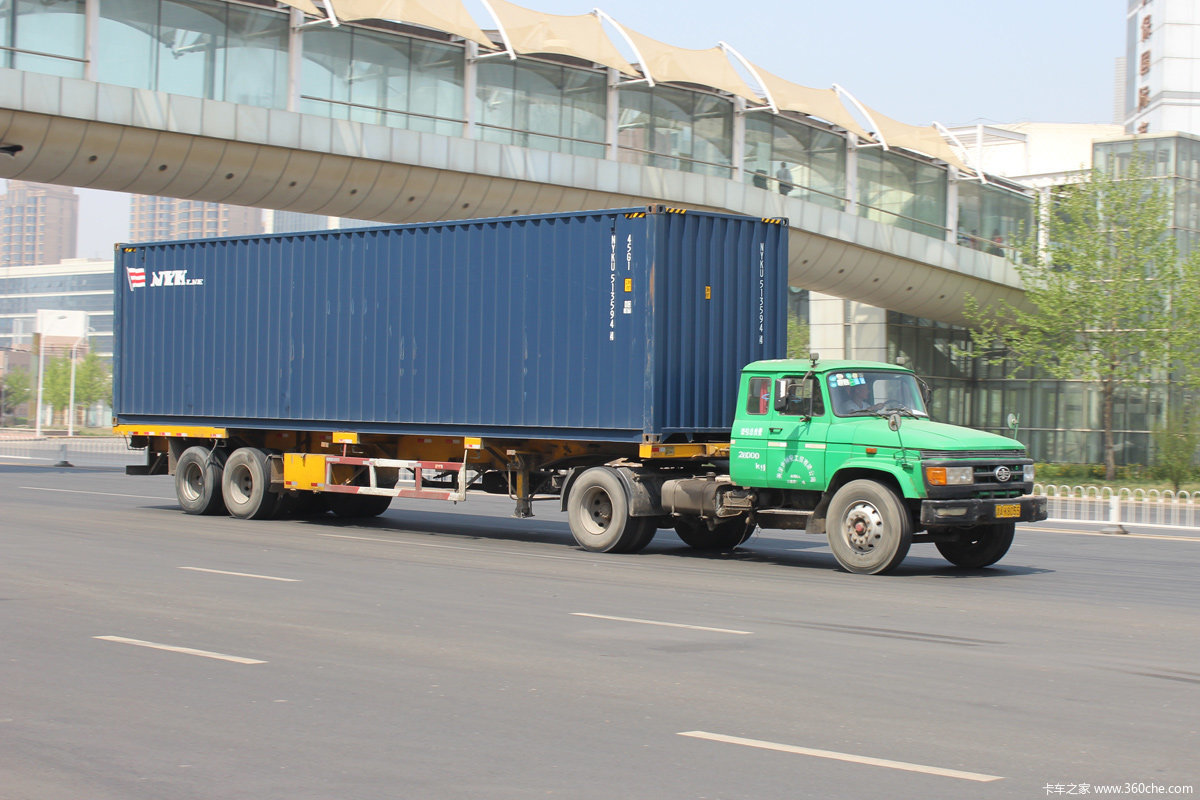 4x2拖双轴挂最常见天津港口货柜车统计图片列表