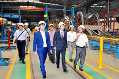 �������ж��г� �м�������һ��һ·