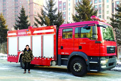 ��ѩ�����ػ��� ���ؿ�������е����ʦ