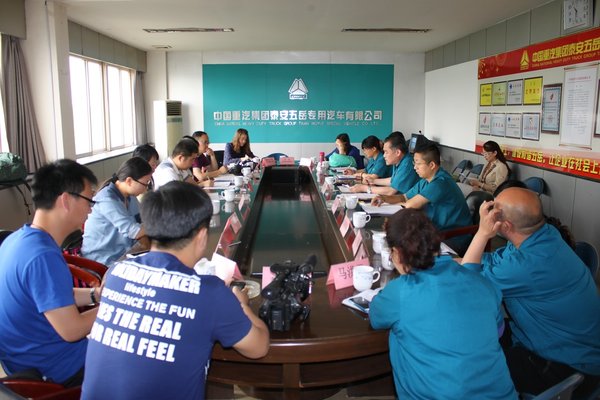 ����������װҲ����&nbsp;̩������Ť��Ϊӯ