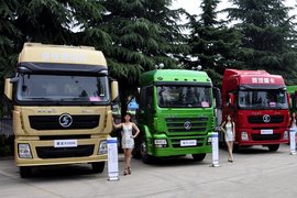 陕汽亮相丝博会开幕