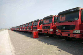 豪沃LNG自卸车26.8万