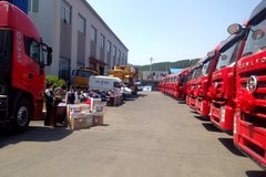 40������ ���ҽ�ʨ�򿪵����������г�