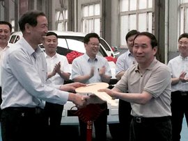 卡威洛阳首批皮卡下线