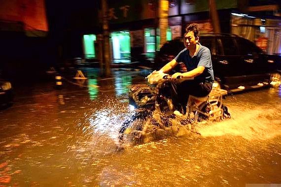 北京发布暴雨黄色预警 城区行车需谨慎