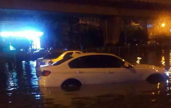 北京发布暴雨黄色预警 城区行车需谨慎