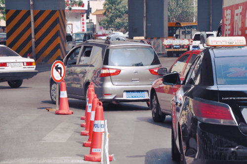 �������Ҵ����ſڽ���ת&nbsp;Υ������200Ԫ