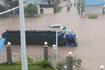 夏季易积水路段多 涉水行驶需特别注意