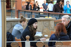 ���ڱ�������������һ���뾯�����ܽӴ�