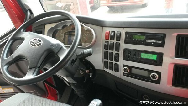 小身板灵活机动 解放J6L也有港口牵引车