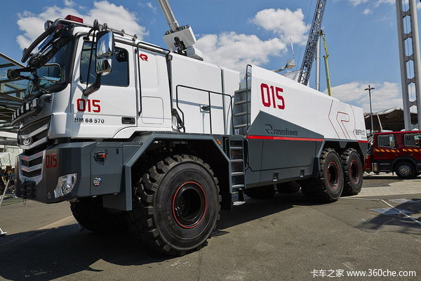 最大消防车！6X6底盘571马力的洪水猛兽