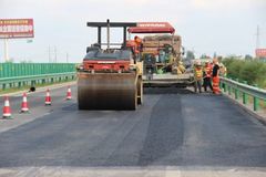 �۵����ٽ������ڸ��ٲ���·�η��ʩ��