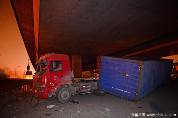 ����ս��&nbsp;��ս����һ�ߵ������ٱ��¾�