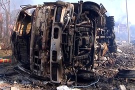 实拍天津被炸毁消防车