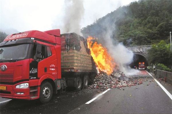 3Сʱ���&nbsp;���ػ�����ʻ�в���ԭ����ȼ