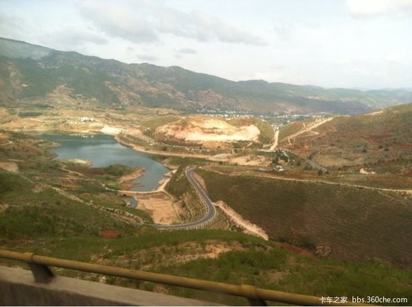 '��ͷǿ'������Ӣ�ۣ����߹��ĵ��幫·