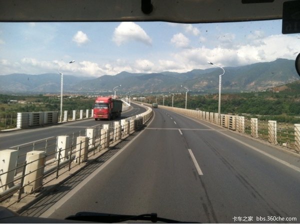 '��ͷǿ'������Ӣ�ۣ����߹��ĵ��幫·