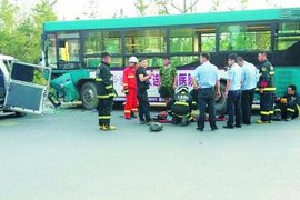 当微面迎头撞上公交车
