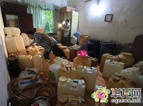 后院的小型炸弹 居民私囤一吨半危化品