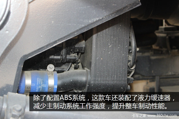 三轴转向的矿区萌兽 GINAF10X6自卸车