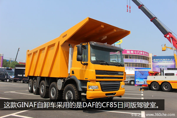 三轴转向的矿区萌兽 GINAF10X6自卸车