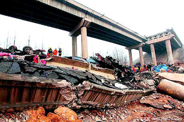 跨江大桥爆炸案图片