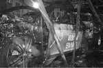小车醉酒追尾货车 18辆新宝马瞬间燃烧