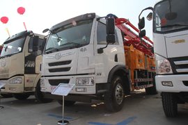 梁山车展解放龙兄虎弟