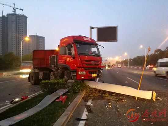 ����ײ������·�Ƹ�&nbsp;������������෭