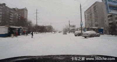 这些奇葩车祸  谁来告诉我是怎么发生的