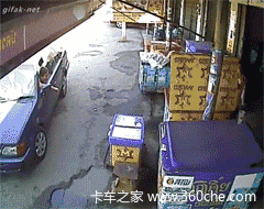 这些奇葩车祸  谁来告诉我是怎么发生的