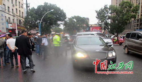 7��Ƥ��ײ��600�����&nbsp;˾������������