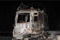 又见油罐车事故 高速上20多个油桶爆炸
