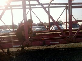 变态的轿运车惨遭腰斩