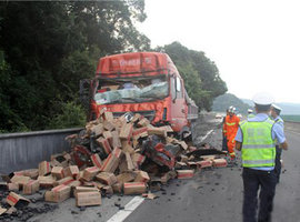 两车追尾一生一遇难
