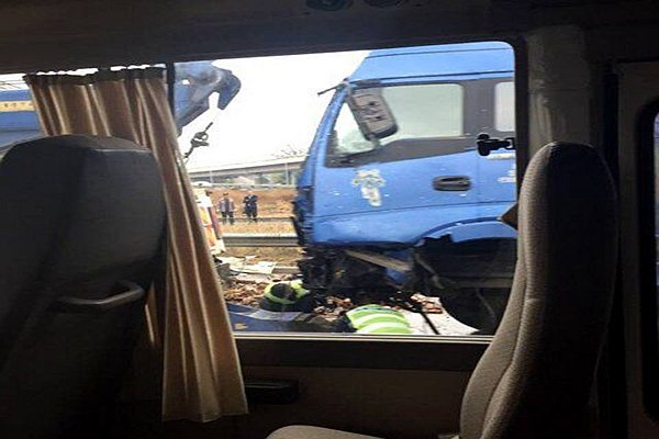 ����������ײ&nbsp;һ���б���˾������סԺ