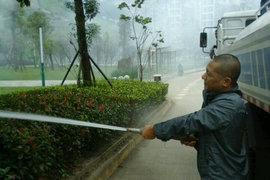 洒水车客串消防灭火