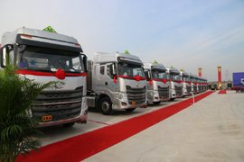 首批乘龙H7交付用户