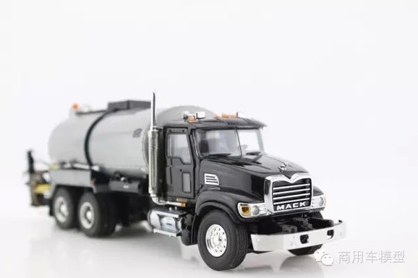 [车模欣赏] 马克花岗岩W系列沥青铺路车