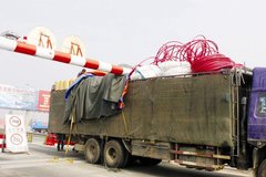 ���춼����ס �������ҹ���ֱײ����