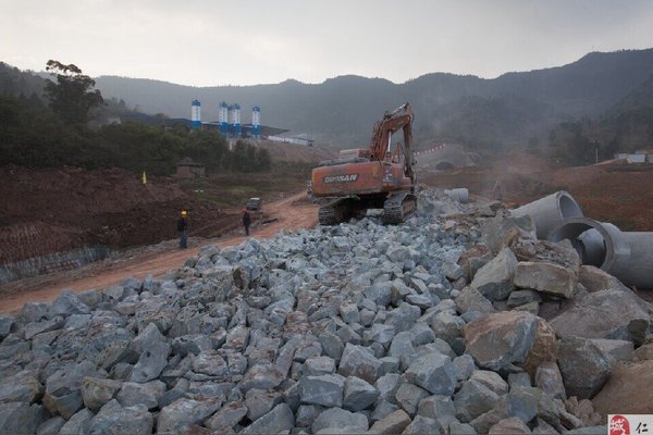 重庆十年后经济总量超香港_回归以来香港经济(2)