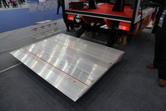 �人��չ����׿�����������Ͻ�Һѹβ��