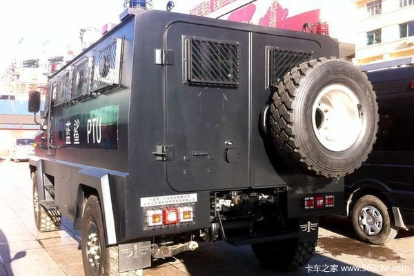 春雷行动战果连连 蓝鲨PTU防护型运兵车