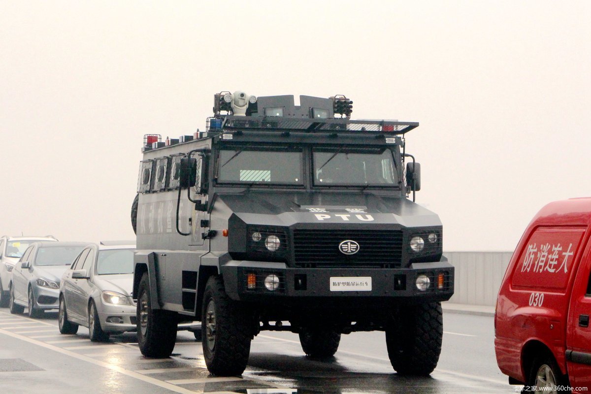 春雷行动战果连连蓝鲨ptu防护型运兵车图片列表
