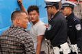 无牌货车欲强行冲关 民警设卡拦下重罚