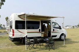 体验东风御风居旅车