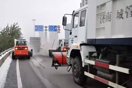 泉城扫雪车也是风景线