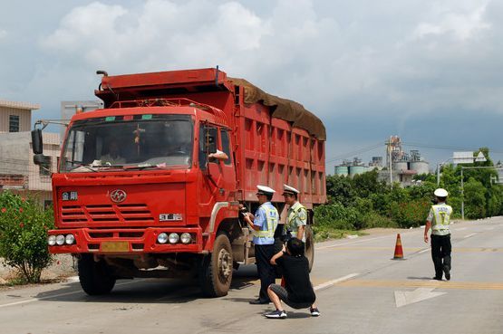 ʹ��α���ʻ֤��·&nbsp;�����˾�����̾�