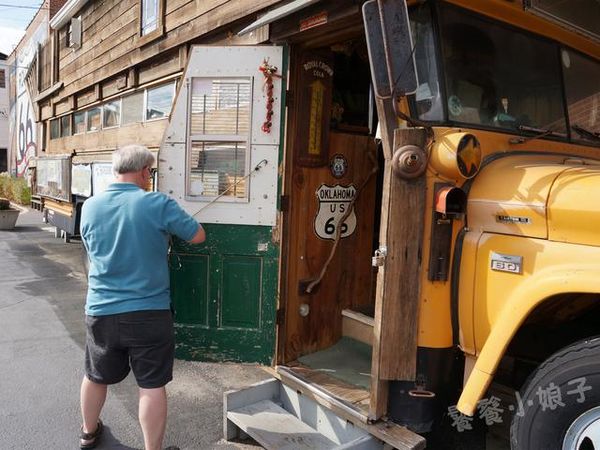 һ��ס���ϵ���Ƥʿ&nbsp;66�Ź�·�ϵĴ���